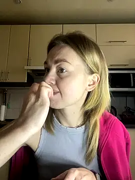 MartaLuna  online show from December 5, 2025, 11:09 am