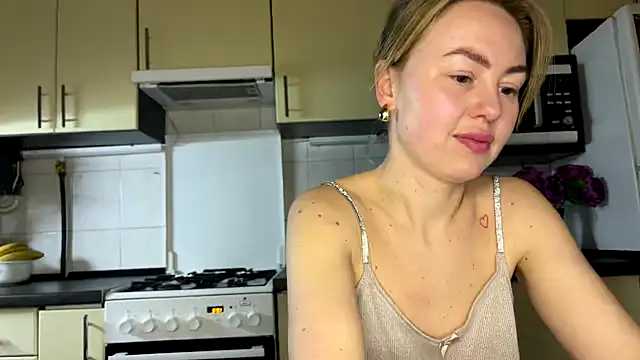 MartaLuna  online show from March 5, 2026, 9:00 pm