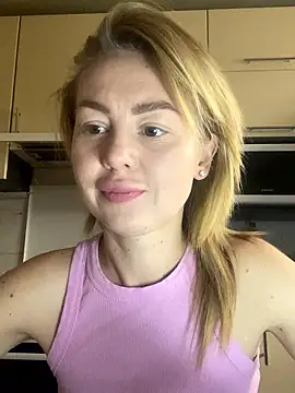 MartaLuna  online show from November 18, 2025, 11:57 am