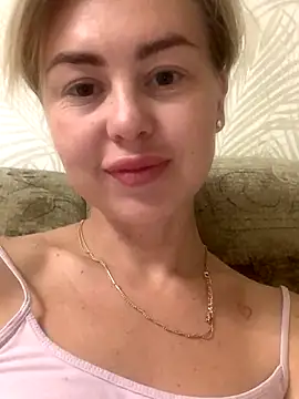 Snapshot of MartaLuna_ chatting on September 30, 2025, 8:26 pm MartaLuna online show from September 30, 2025, 8:26 pm