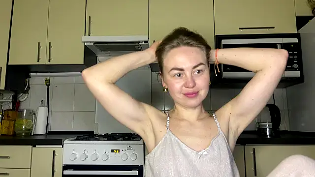 MartaLuna  online show from March 16, 2026, 8:44 pm