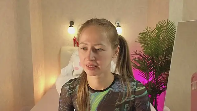 Snapshot of bella_li__ chatting on October 4, 2025, 1:29 am bella li online show from October 4, 2025, 1:29 am