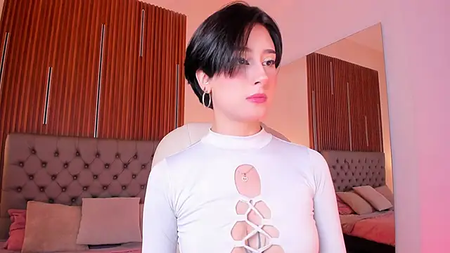 Snapshot of EmmaRossi_ chatting on September 22, 2025, 12:11 pm EmmaRossi online show from September 22, 2025, 12:11 pm