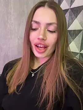 Elizabeth Tay online show from March 23, 2026, 8:52 pm