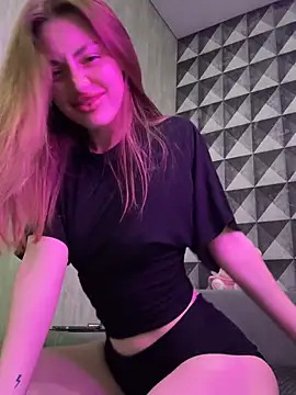 Elizabeth Tay online show from April 8, 2026, 6:42 pm