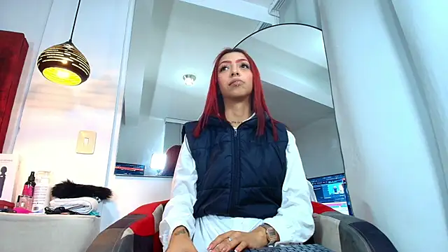 Snapshot of emma_hearths chatting on November 12, 2025, 6:45 pm emma hearths online show from November 12, 2025, 6:45 pm