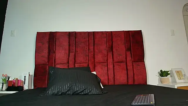 Snapshot of emma_hearths chatting on November 24, 2025, 7:47 pm emma hearths online show from November 24, 2025, 7:47 pm