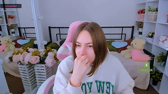 Elma Lily online show from February 5, 2026, 7:59 am