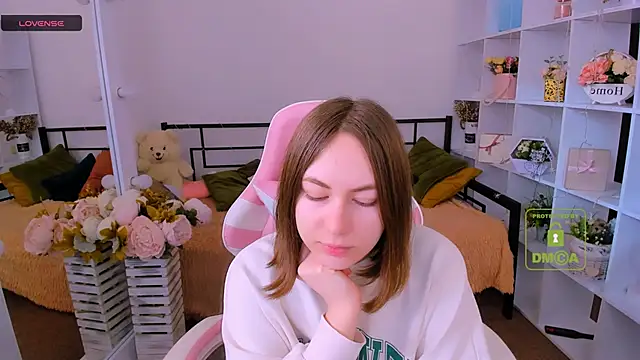 Elma Lily online show from February 11, 2026, 7:52 am