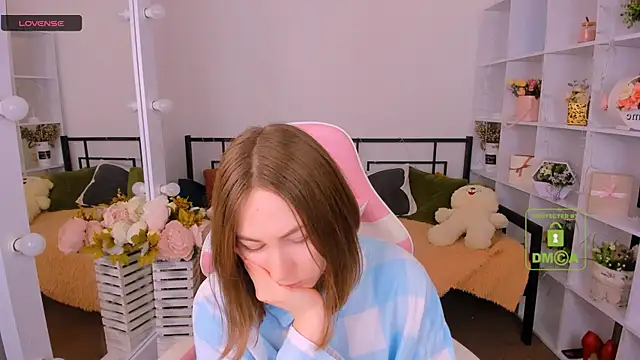 Elma Lily online show from February 15, 2026, 9:41 am