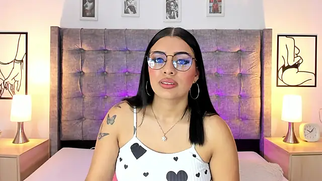 Snapshot of Linda_Fosterr chatting on November 25, 2025, 3:07 am Linda Fosterr online show from November 25, 2025, 3:07 am