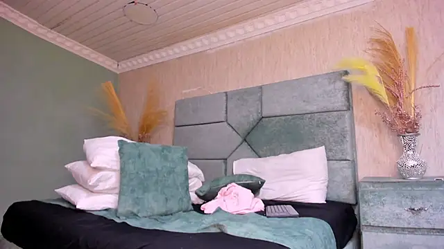 Snapshot of NatashaLimaa chatting on November 19, 2025, 3:17 am NatashaLimaa online show from November 19, 2025, 3:17 am