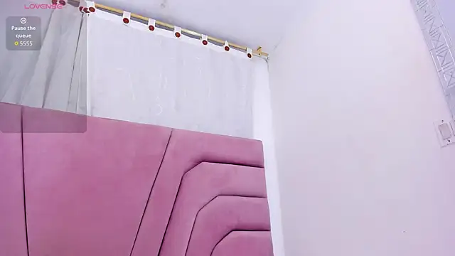 miajhonsonx online show from February 11, 2026, 2:06 pm