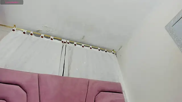 miajhonsonx online show from May 8, 2026, 2:43 pm