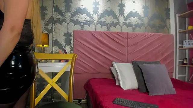 Snapshot of VictoriaQueen_Fg chatting on November 5, 2025, 12:52 pm VictoriaQueen Fg online show from November 5, 2025, 12:52 pm