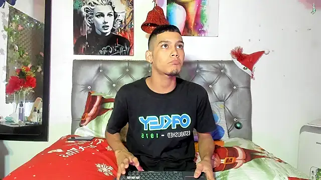 xxKamadevaxx online show from December 4, 2025, 12:37 pm