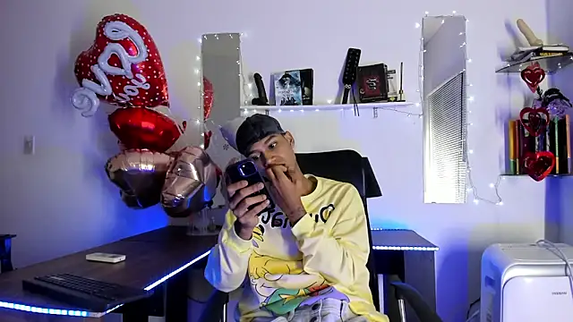 Snapshot of xxKamadevaxx chatting on February 17, 2026, 12:57 pm xxKamadevaxx online show from February 17, 2026, 12:57 pm