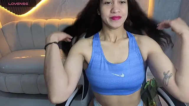 Snapshot of Maia_Tx chatting on October 17, 2025, 1:02 pm Maia Tx online show from October 17, 2025, 1:02 pm