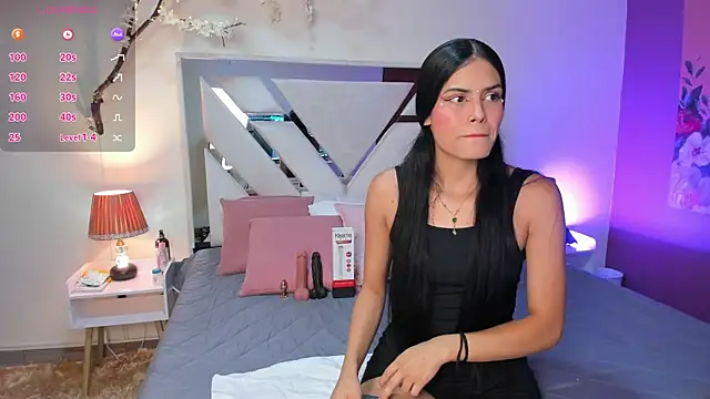 Isa Rouse   online show from October 15, 2025, 2:32 am