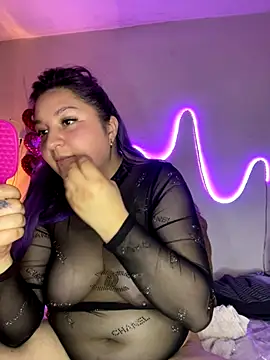 Emma  Fox  online show from November 20, 2025, 4:18 pm