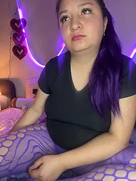 Emma  Fox  online show from November 25, 2025, 4:18 pm