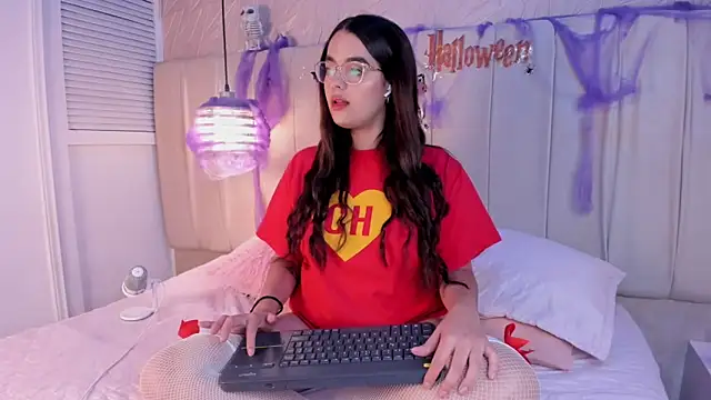 Snapshot of hannahst_ chatting on October 5, 2025, 8:10 pm hannahst online show from October 5, 2025, 8:10 pm