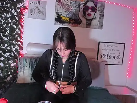 violetalover online show from October 10, 2025, 3:29 am