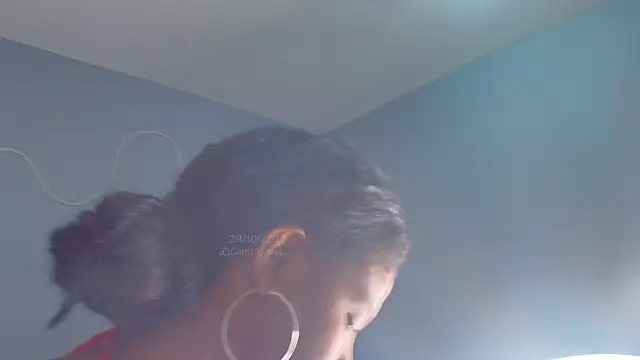 CamilaaSaenz online show from October 29, 2025, 12:15 pm