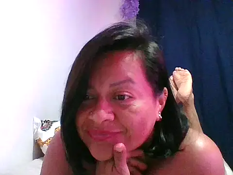 adri89-g online show from October 16, 2025, 11:46 pm