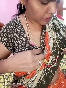 Snapshot of KannadaTamilTeluguBeauty chatting on April 28, 2026, 9:35 am KannadaTamilTeluguBeauty online show from April 28, 2026, 9:35 am