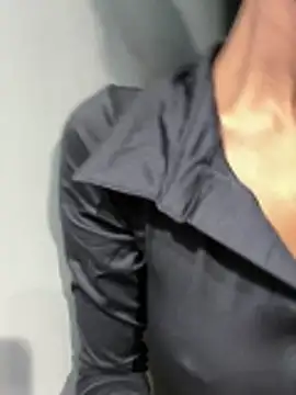 AishaValcazar online show from April 8, 2026, 3:41 am