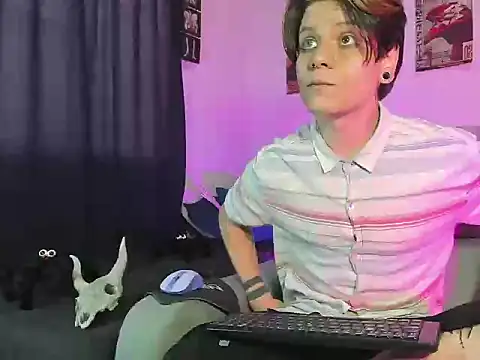 Snapshot of Jerry_Cole chatting on October 28, 2025, 6:40 pm Jerry Cole online show from October 28, 2025, 6:40 pm