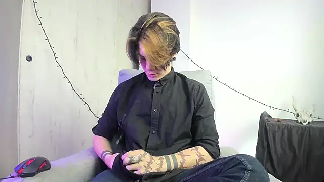 Snapshot of Jerry_Cole chatting on December 17, 2025, 3:28 pm Jerry Cole online show from December 17, 2025, 3:28 pm