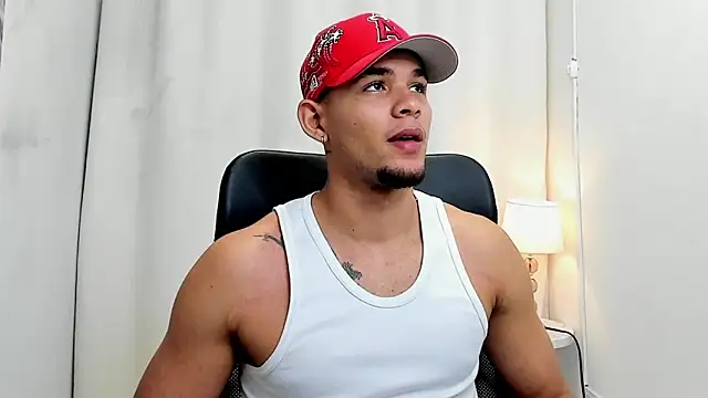 Snapshot of XBOY_FANTASYX chatting on October 7, 2025, 12:17 pm XBOY FANTASYX online show from October 7, 2025, 12:17 pm