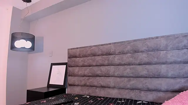 Aliciabloom online show from October 10, 2025, 12:50 pm