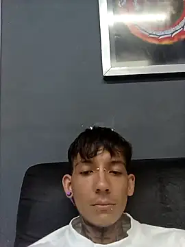 Snapshot of LaParKa31 chatting on November 10, 2025, 10:15 pm LaParKa31 online show from November 10, 2025, 10:15 pm