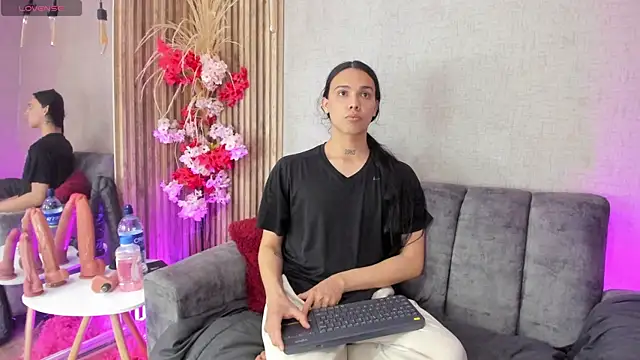 Snapshot of Almaazz chatting on April 18, 2026, 4:26 am Almaazz online show from April 18, 2026, 4:26 am