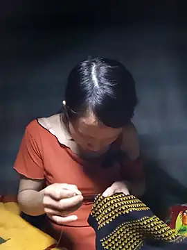 bonnie-00 online show from October 21, 2025, 2:38 pm