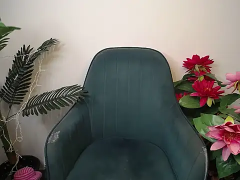 Naughtyy stripgirl online show from September 30, 2025, 12:33 pm