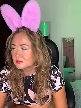 Snapshot of BunnyGlow50 chatting on October 29, 2025, 2:54 am BunnyGlow50 online show from October 29, 2025, 2:54 am