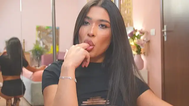 MyaMuse online show from October 5, 2025, 9:05 pm