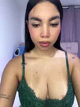 karolaalcendra online show from December 18, 2025, 3:55 am