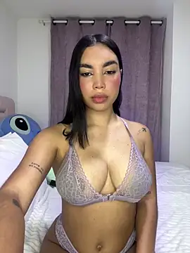 karolaalcendra online show from February 5, 2026, 4:19 am