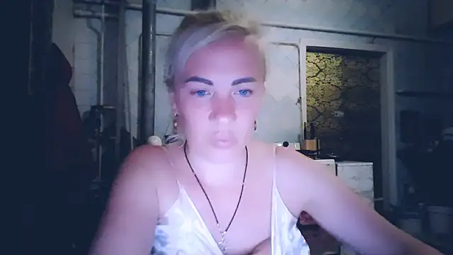 EmmaCat  online show from May 25, 2026, 6:50 pm
