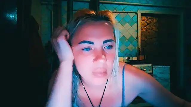 EmmaCat  online show from June 10, 2026, 7:04 pm