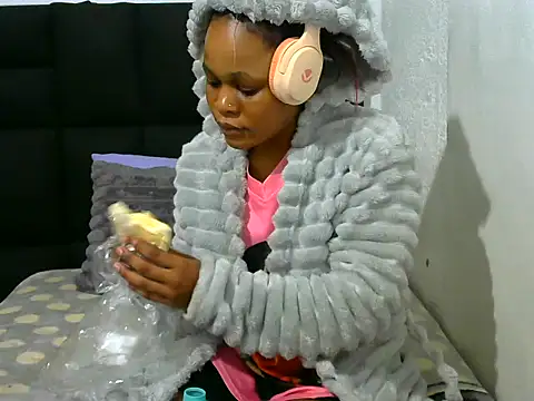 BlondieBitch online show from May 7, 2026, 5:33 am