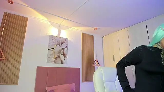 KoraRousee online show from October 16, 2025, 1:08 pm