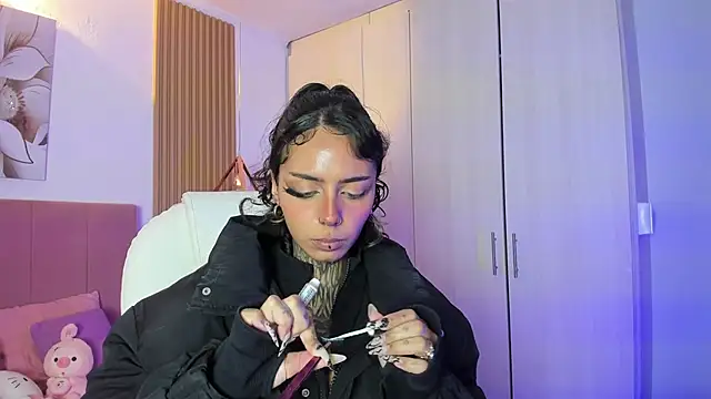 KoraRousee online show from October 7, 2025, 1:34 pm