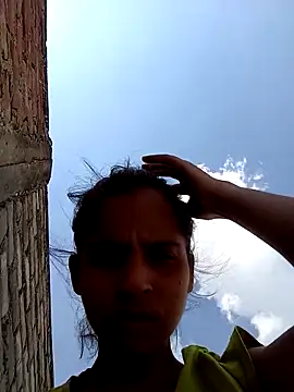 Snapshot of Saloni-Gupta chatting on September 28, 2025, 8:10 am Saloni-Gupta online show from September 28, 2025, 8:10 am