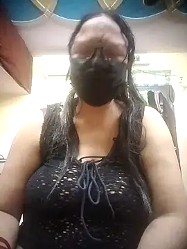 Snapshot of thehotlady chatting on May 6, 2026, 5:39 pm thehotlady online show from May 6, 2026, 5:39 pm